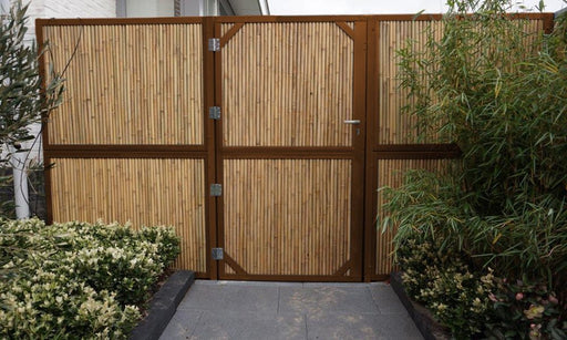 Bamboowall deur cortenstaal